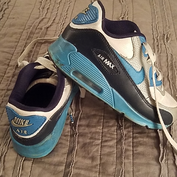 Boy's Nike Air Max shoes - Picture 4 of 5